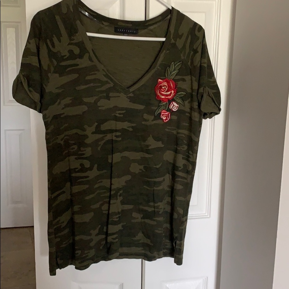 Sanctuary Camo tshirt with rose decal